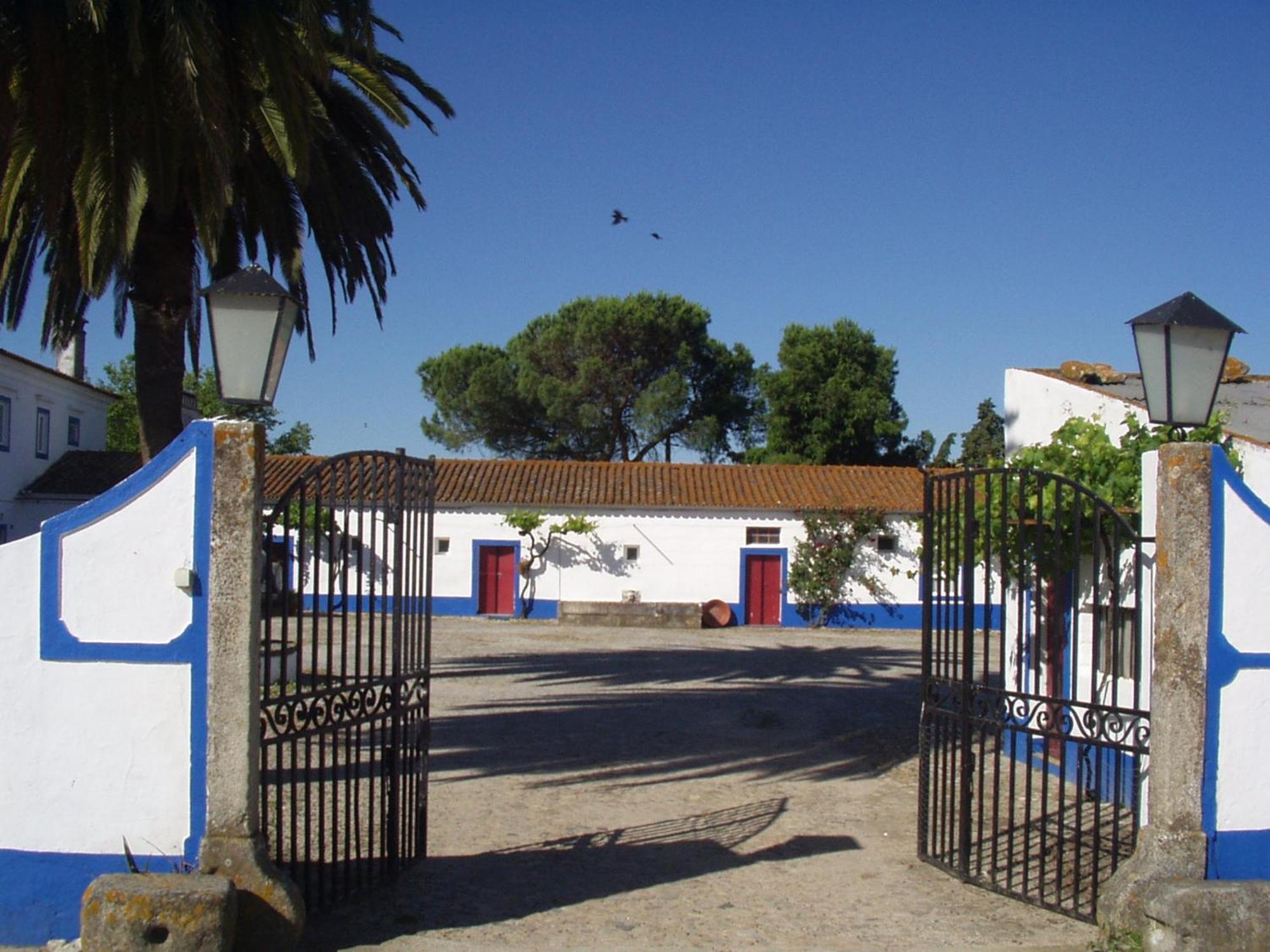 Monte Da Serralheira Agro Turismo Евора Екстериор снимка